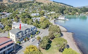 Waterfront 2-Bedroom Apartment With Car Park